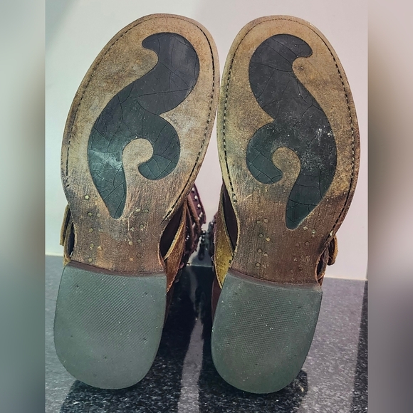 Corral Burgundy and Tan Studded Moto Boots - Picture 5 of 8